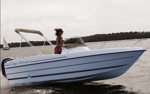 Day cruiser fuoribordo - Cap-Ferret 552 - B2 marine - open / con console centrale / con prendisole