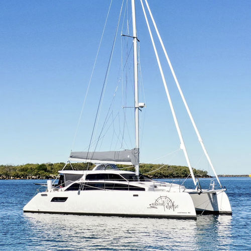 Catamarano - 46  - Lightwave Yachts - da crociera / con 3 cabine / con pozzetto centrale