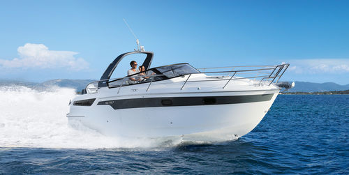 Cabin-cruiser entrobordo - S30 - BAVARIA YACHT - open / con dual console / sportivo