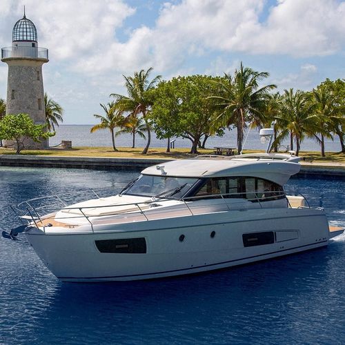Cabinato entrobordo - VIRTESS 420 - BAVARIA YACHT - bimotore / con fly / max. 12 persone