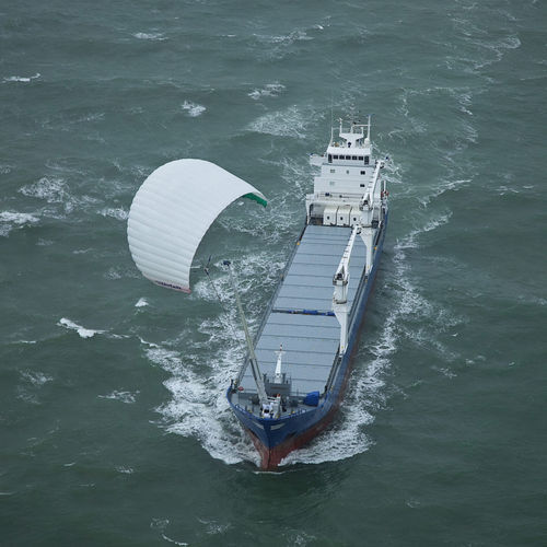 Sistema di propulsione con aquilone per nave - SkySails - automatico