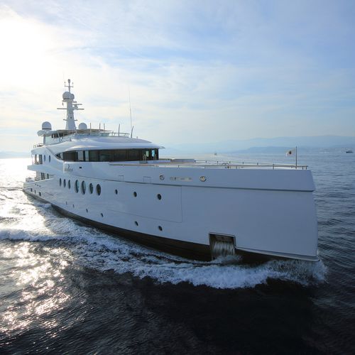 Mega-yacht da crociera - MADAME KATE  - Amels - con cabina di pilotaggio / con piscina / a prua verticale