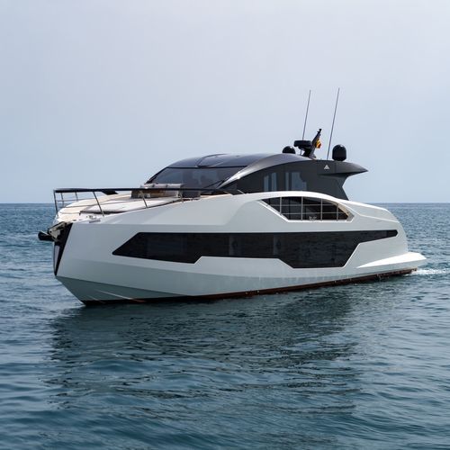 Motor-yacht da crociera - 677 Coupe - Astondoa - hard-top / con 3 cabine / con 4 cabine