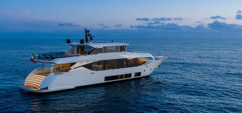Motor-yacht da crociera - 30 - Maiora - con fly / con 5 cabine / con 11 cuccette