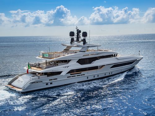 Mega-yacht da crociera - SILVER FOX - Baglietto spa - raised pilothouse / in acciaio / con piscina