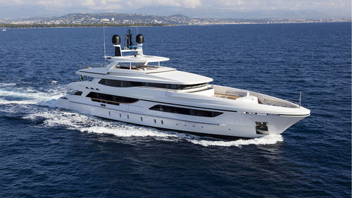 Mega-yacht da crociera - MR T - Baglietto spa - raised pilothouse