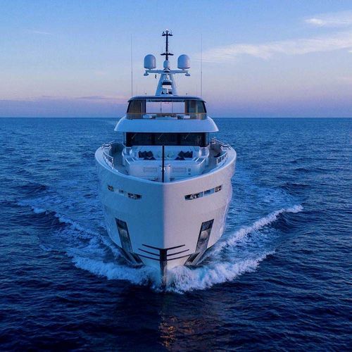 Mega-yacht da crociera - C - Baglietto spa - raised pilothouse