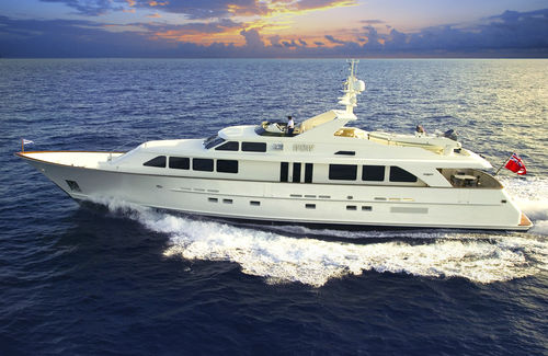 Super-yacht tradizionale - WOW - Burger Boat Company - tradizionale / con fly / con 3 cabine