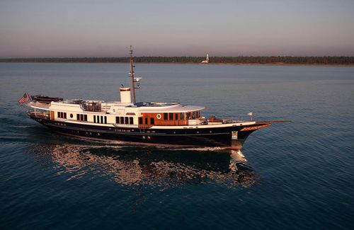 Mega-yacht da crociera - SYCARA IV - Burger Boat Company - tradizionale / con cabina di pilotaggio / con 5 cabine