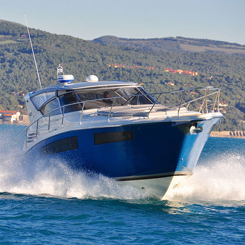 Cabinato entrobordo - T440 SF Elba - Tuccoli - Technology Boats - diesel / bimotore / con scafo planante