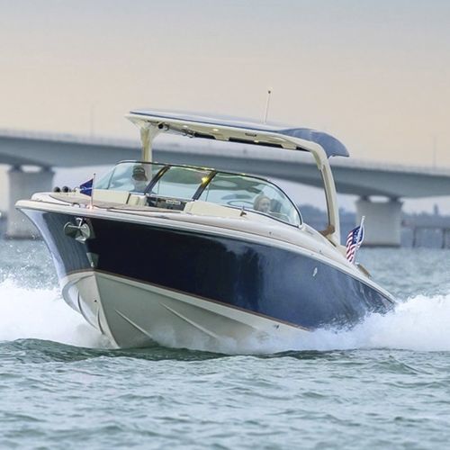 Runabout fuoribordo - LAUNCH 31 GT - Chris Craft - entrobordo / bimotore / con dual console