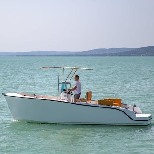 Barca open elettrica - 230 CC - PELSOLUTIONS - entrobordo / con console centrale / max. 8 persone