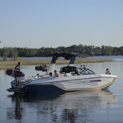 Runabout entrobordo - G25 - Nautique Boat Company - con dual console / bow-rider / open
