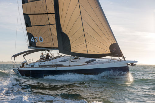 Barca a vela da crociera - 470 - Dufour Yachts - con 3 cabine / con 4 cabine / con 6 cuccette