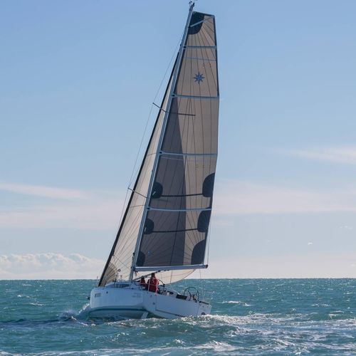 Barca a vela da crociera - SUN ODYSSEY 380 - Jeanneau - Sailboats - con 3 cabine / con 2 cabine / con 6 cuccette