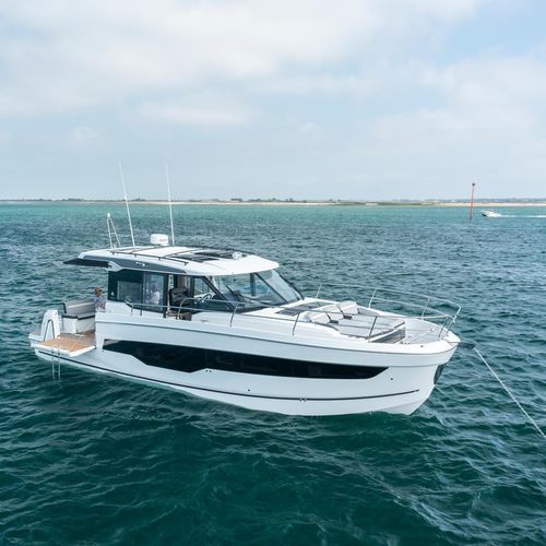 Cabinato fuoribordo - MERRY FISHER 1295 COUPE - Jeanneau - Motorboats - trimotore / hard-top / con cabina di pilotaggio