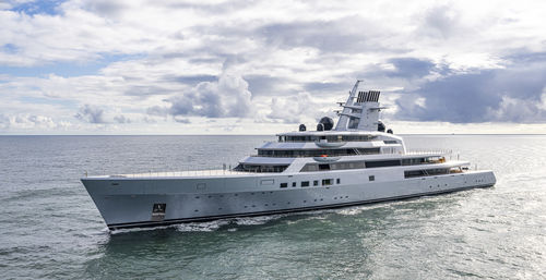 Mega-yacht da crociera - Dragonfly - Lurssen Yachts - raised pilothouse / elettrico / POD drive