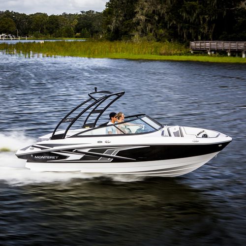 Runabout entrobordo - M-20 - Monterey Boats - con dual console / bow-rider / open