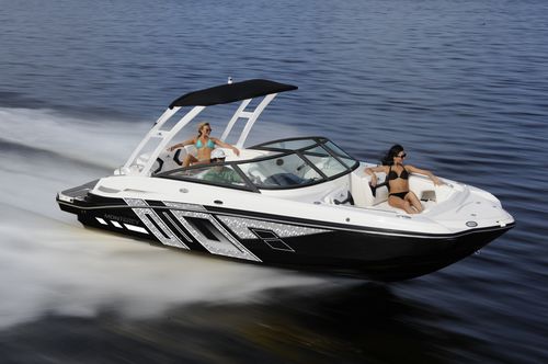 Runabout entrobordo - M4 - Monterey Boats - con dual console / bow-rider / open