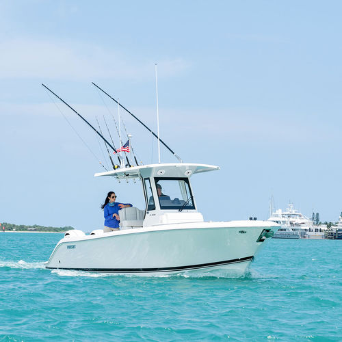 Barca open fuoribordo - S 268 - Pursuit Boats - bimotore / con console centrale / sportiva