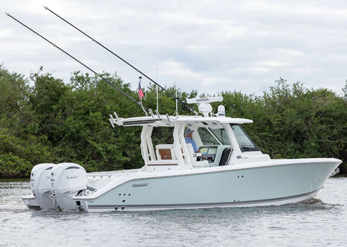 Cabinato fuoribordo - S 328 - Pursuit Boats - open / con console centrale / da pesca sportiva