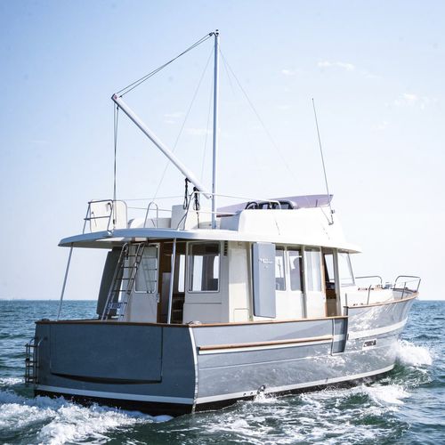 Trawler entrobordo - 34 - Rhea Marine - con scafo semiplanante / con fly / con cabina di pilotaggio