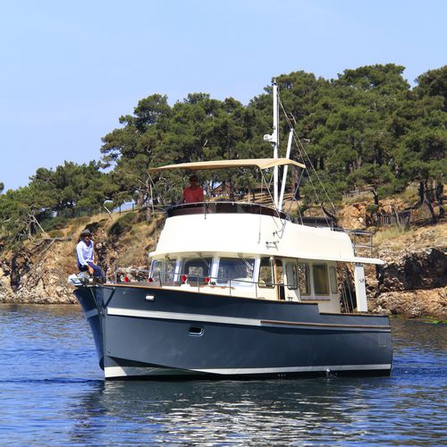Trawler entrobordo - 36 - Rhea Marine - diesel / con fly / con cabina di pilotaggio
