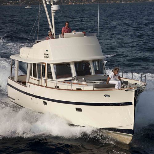 Trawler entrobordo - 43 - Rhea Marine - diesel / con fly / con cabina di pilotaggio