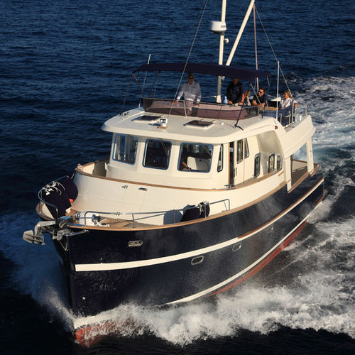 Trawler entrobordo - 47 - Rhea Marine - diesel / con scafo dislocante / con fly