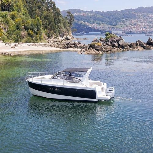 Cabin-cruiser fuoribordo - SPIRIT 31' - Rodman - bimotore / open / con dual console