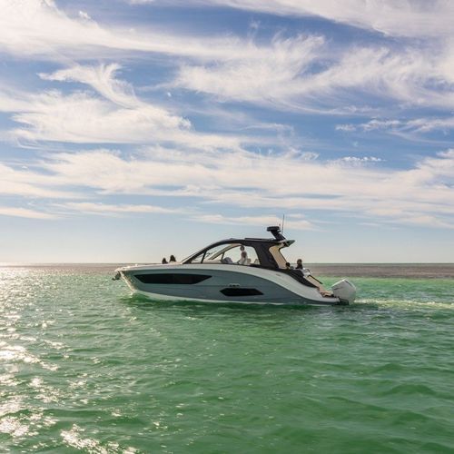 Cabinato fuoribordo - SUNDANCER 370 OB - Sea Ray - bimotore / hard-top / con cabina
