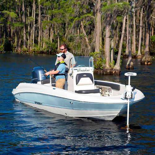 Deck boat fuoribordo - 186CC - Stingray Boats - da sci nautico / da pesca sportiva / max. 7 persone