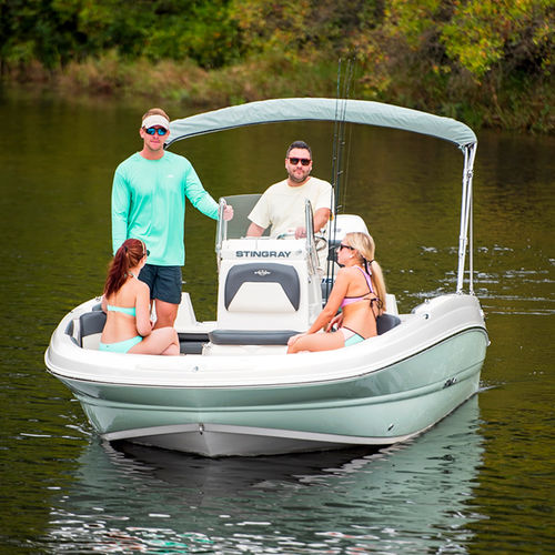 Deck boat fuoribordo - 206CC - Stingray Boats - da sci nautico / da pesca sportiva / max. 9 persone