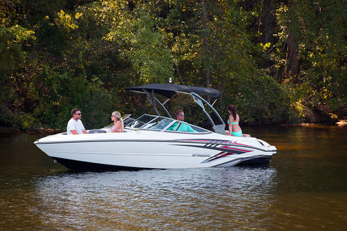 Runabout entrobordo - 225LR - Stingray Boats - con dual console / bow-rider / da sci nautico