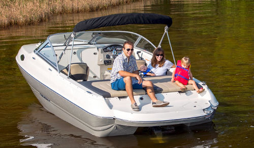 Runabout entrobordo - 208CR - Stingray Boats - con dual console / max. 9 persone / con cabina