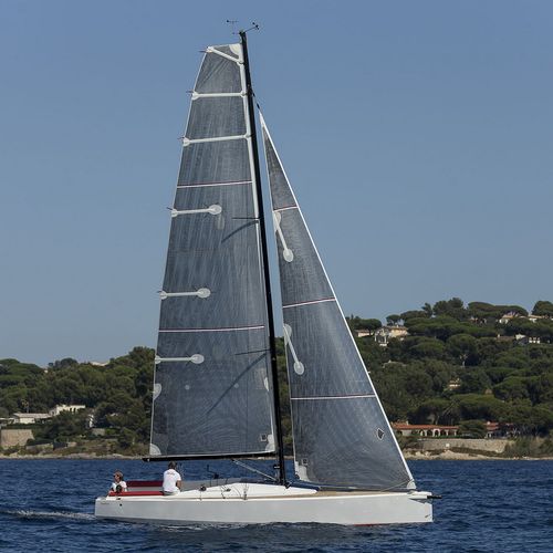 Barca a vela daysailer - OPTIO - Wauquiez - da regata / con 1 cabina / a chiglia retrattile