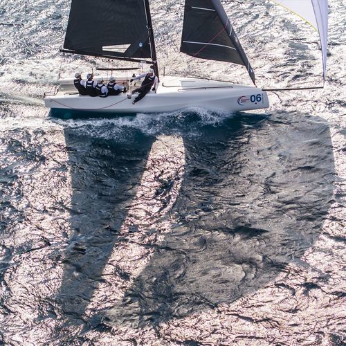 Barca a vela da regata - ClubSwan 28 - Nautor Swan - one design / a chiglia retrattile / con bompresso