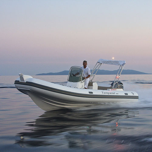 Gommone fuoribordo - TEMPEST 650 - Capelli - semirigido / con console centrale / open