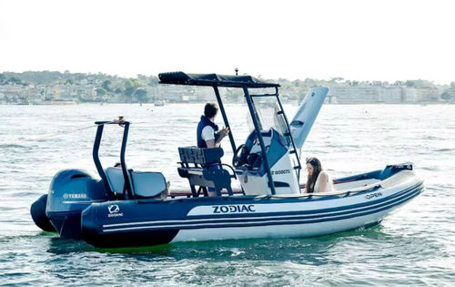 Gommone fuoribordo - 5.5 - ZODIAC - semirigido / con console centrale / open