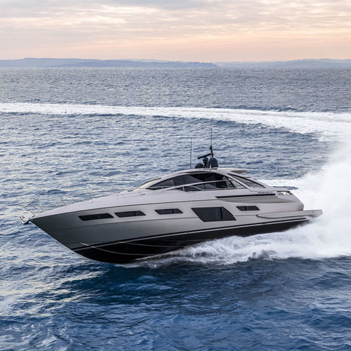 Motor-yacht da crociera - 7X - Pershing - hard-top / surface drive / con 3 cabine
