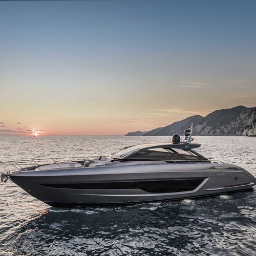 Motor-yacht da crociera - 68' DIABLE - Riva - hard-top / V-drive / con 3 cabine