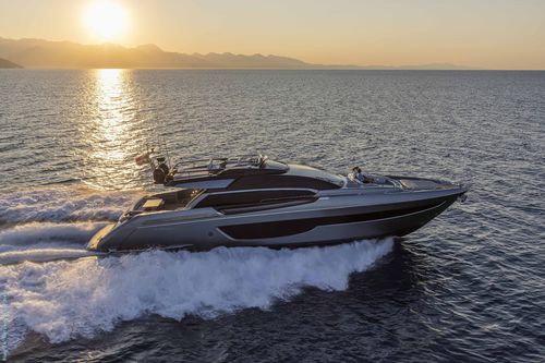 Motor-yacht da crociera - 76' PERSEO SUPER - Riva - con fly / V-drive / con 3 cabine