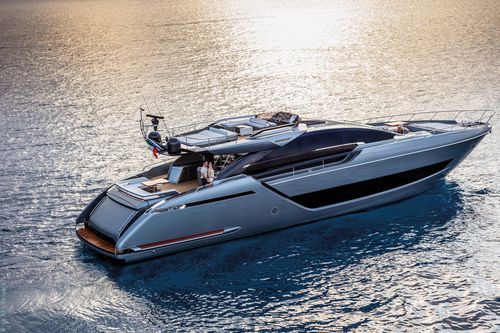 Motor-yacht da crociera - 88' FOLGORE - Riva - con fly / V-drive / con 4 cabine