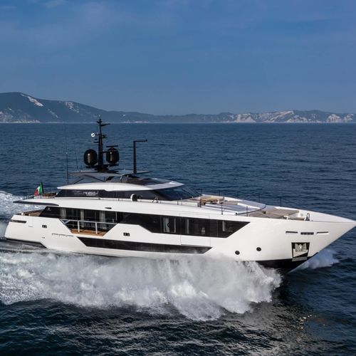 Super-yacht da crociera - 106' - Custom Line Yacht - con fly / in linea d'asse / con 5 cabine