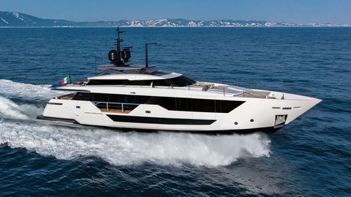 Super-yacht da crociera - Navetta 33 - Custom Line Yacht - con cabina di pilotaggio / in linea d'asse / con scafo semiplanante