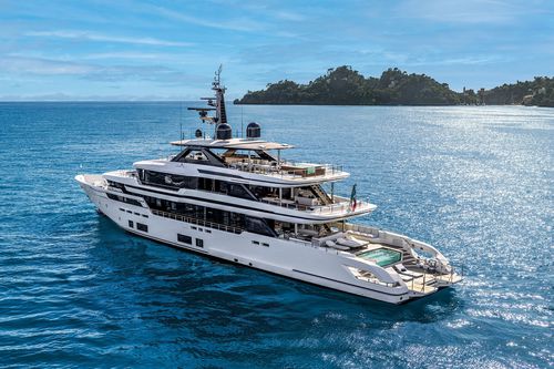 Mega-yacht da crociera - 50 - Custom Line Yacht - americano / raised pilothouse / con 5 cabine