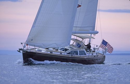 Sailing-yacht da crociera d'altura - 52 RS - Morris Yachts - con 3 cabine / con pozzetto centrale / in fibra di vetro