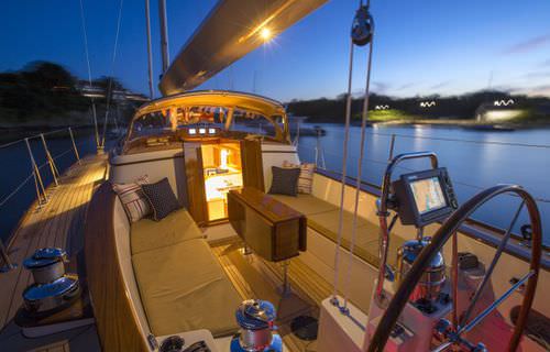 Sailing-yacht da crociera - M52 - Morris Yachts - tradizionale / con 2 cabine / con poppa aperta