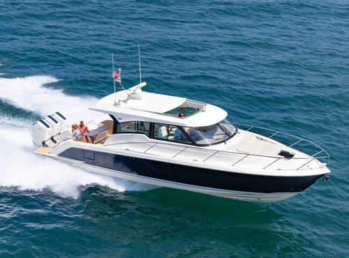 Cabinato fuoribordo - 48LE - Tiara Yachts - trimotore / hard-top / sportivo