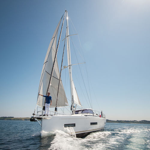 Sailing-yacht da crociera d'altura - 50 - Chantiers Amel - da regata / con 3 cabine / con pozzetto centrale